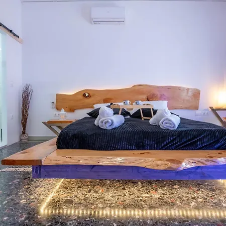 Sunny Palm Crete Apartment